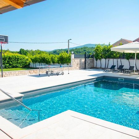 Vacation Villa Matic With 7 Bedrooms Sinj Bagian luar foto