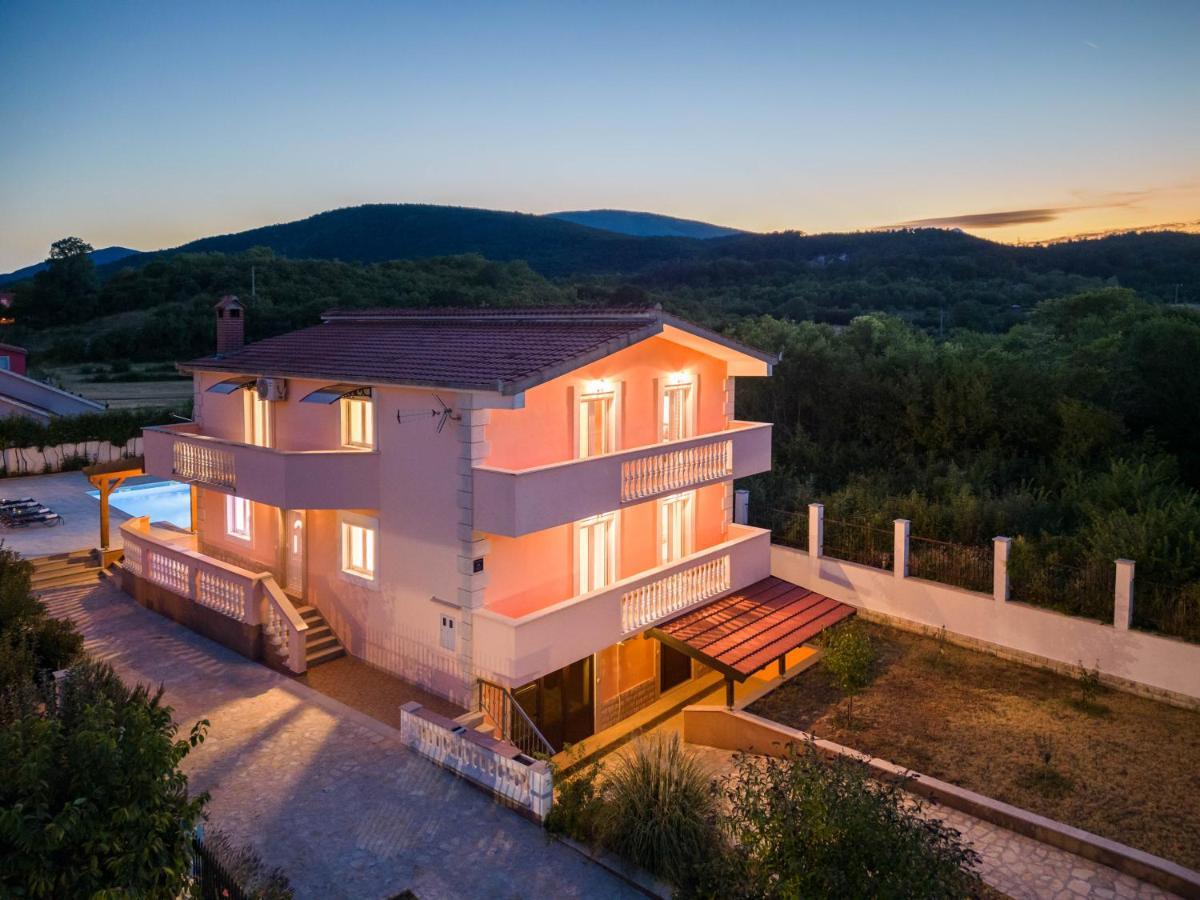 Vacation Villa Matic With 7 Bedrooms Sinj Bagian luar foto