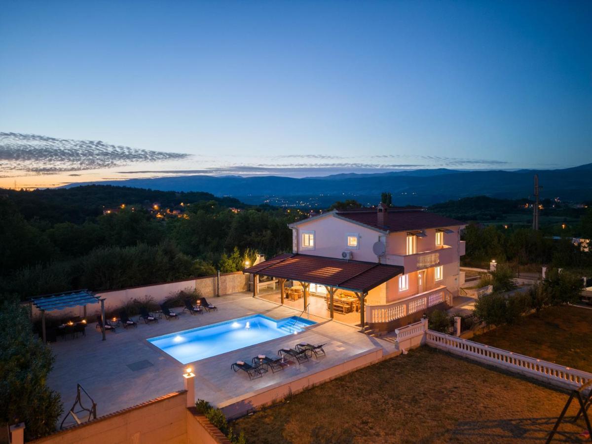 Vacation Villa Matic With 7 Bedrooms Sinj Bagian luar foto