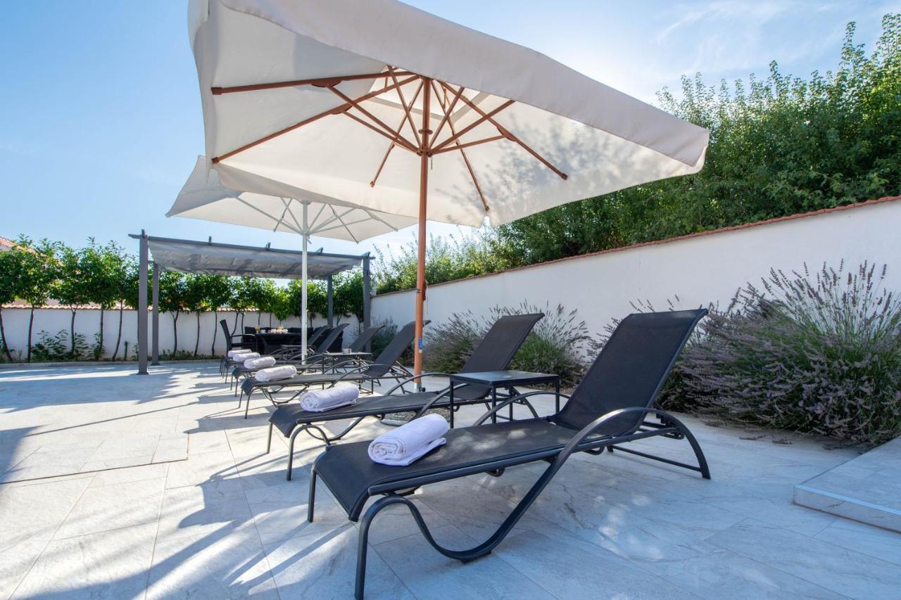 Vacation Villa Matic With 7 Bedrooms Sinj Bagian luar foto