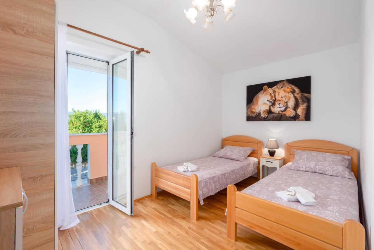 Vacation Villa Matic With 7 Bedrooms Sinj Bagian luar foto