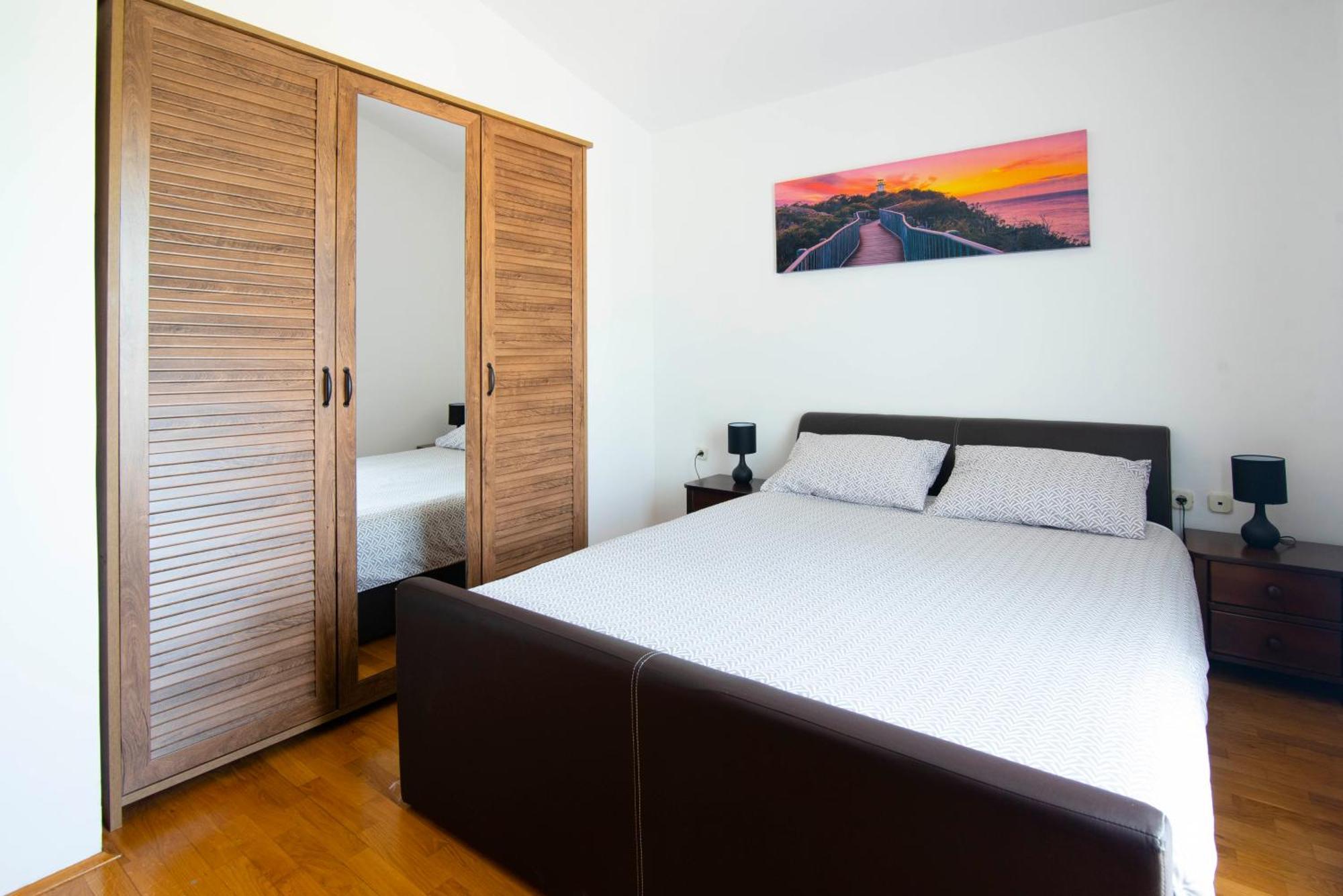 Vacation Villa Matic With 7 Bedrooms Sinj Bagian luar foto